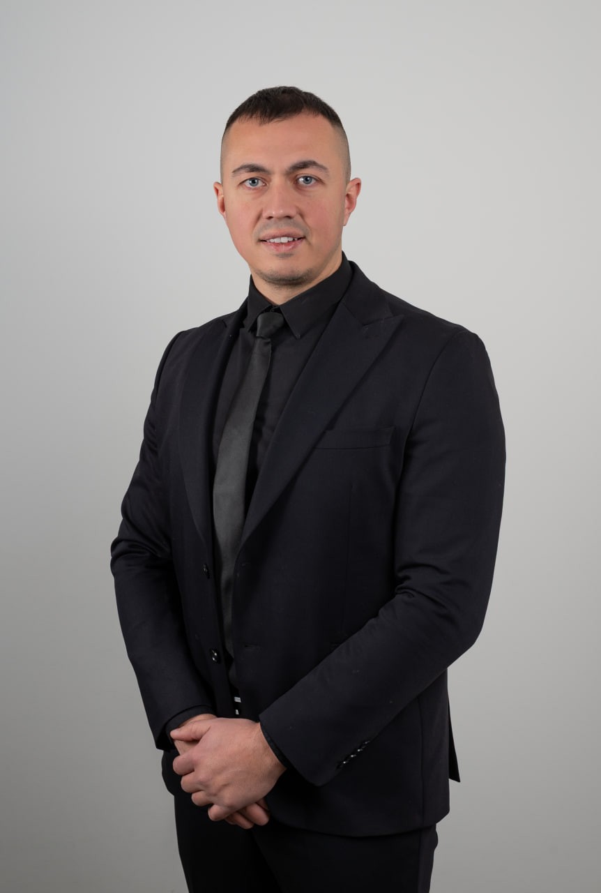 author-image border-none