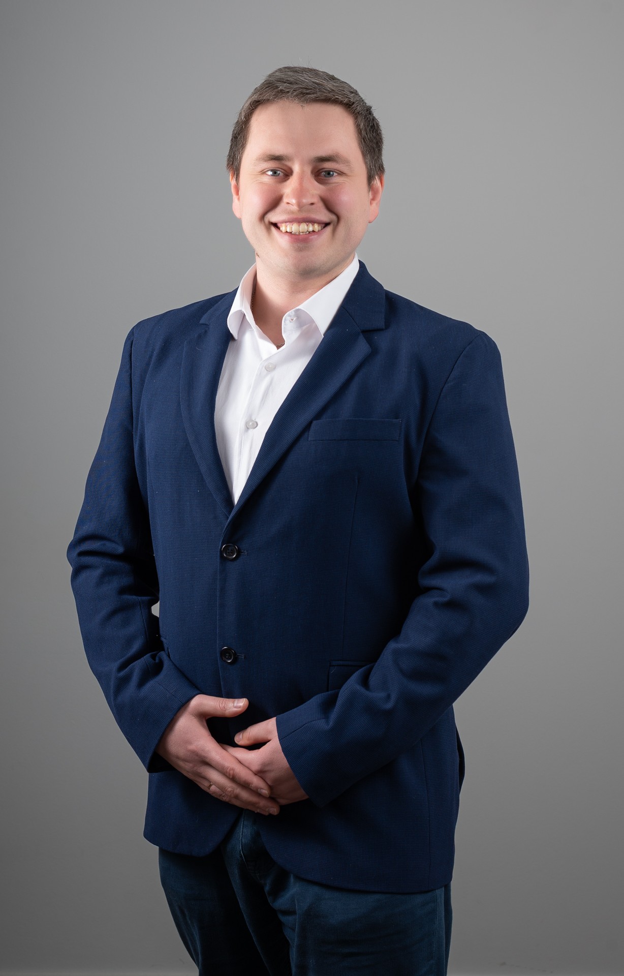 author-image border-none